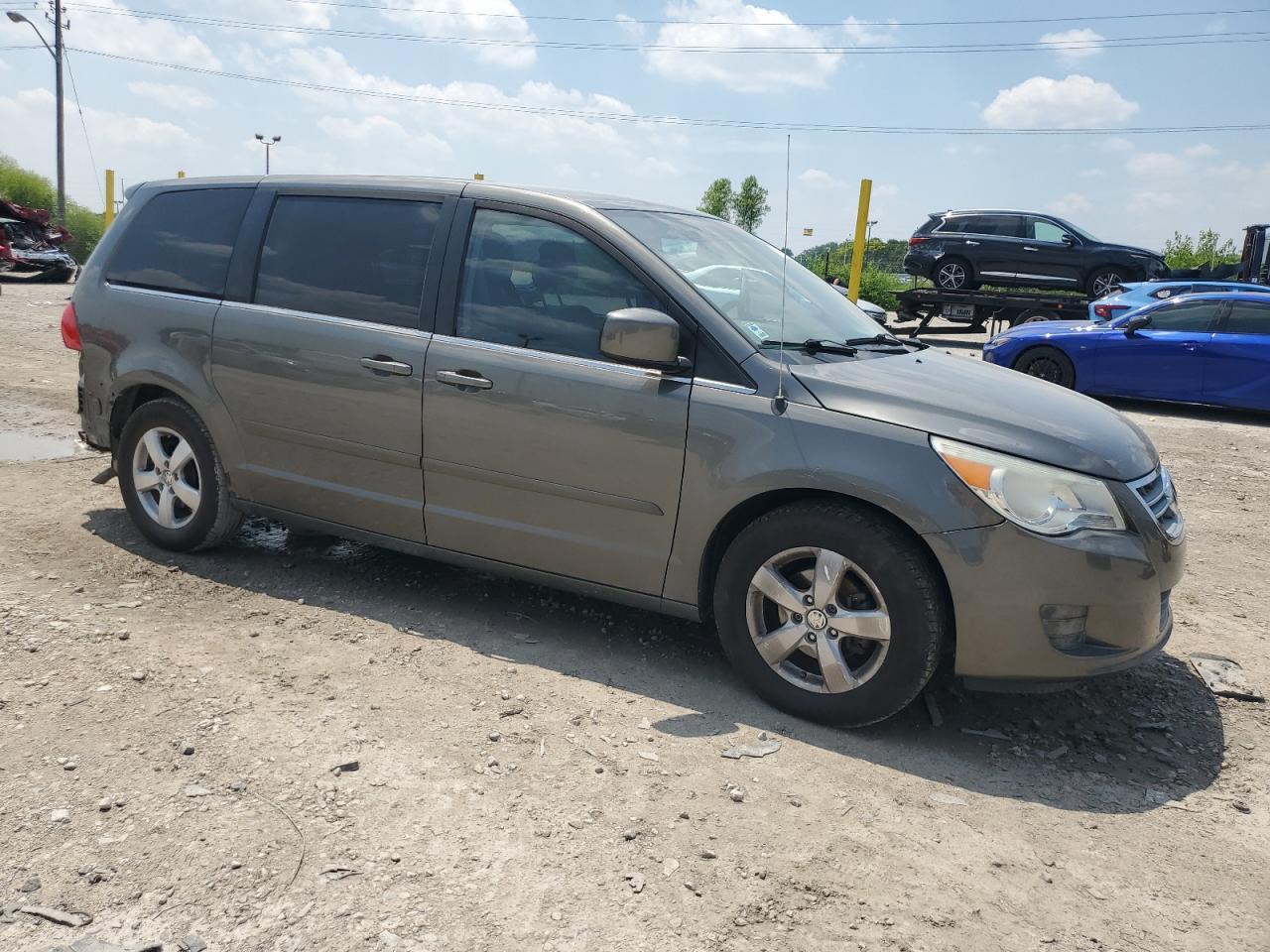 2010 Volk Routan Se - Image 4