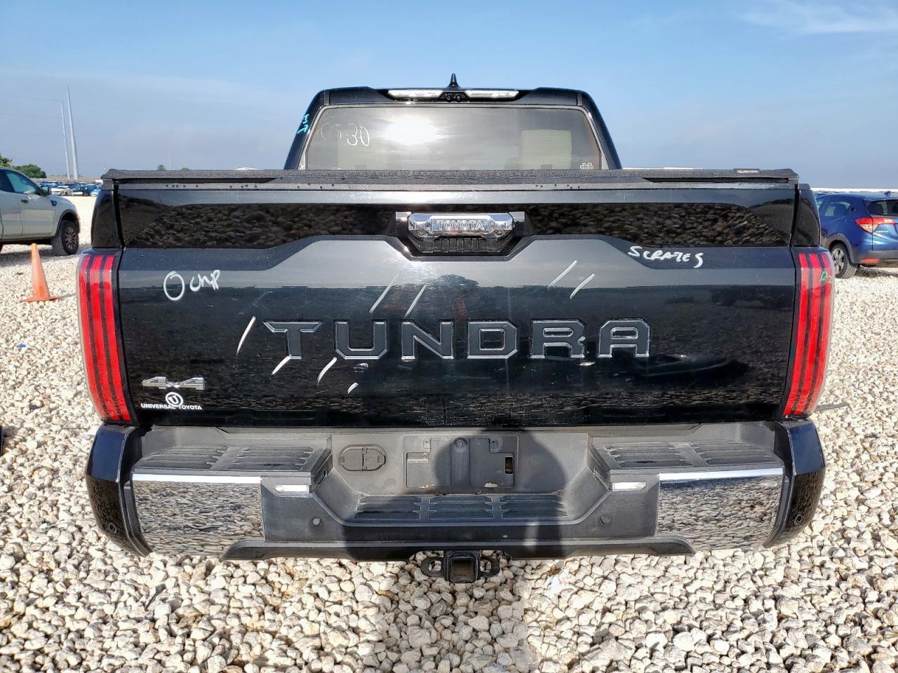 2023 Toyota Tundra Crewmax Platinum - Image 6