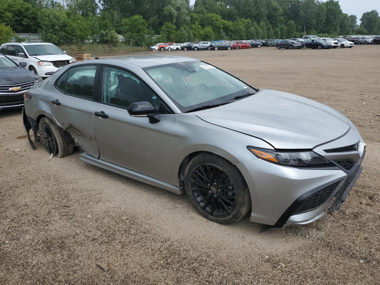 2021 Toyota Camry Se - Фото 4