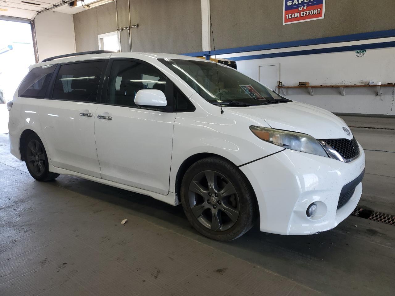 2013 Toyota Sienna Sport - Фото 4