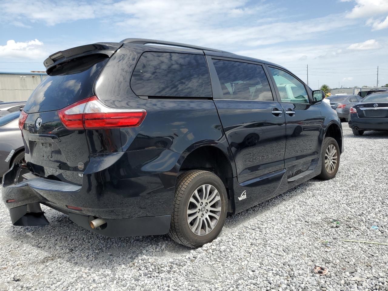 2019 Toyota Sienna Xle - Фото 3