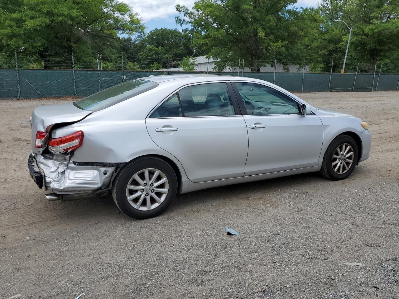 2011 Toyota Camry Se - Image 3