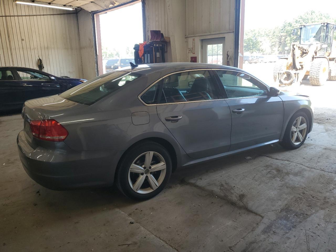 2013 Volkswagen Passat Se - Image 3