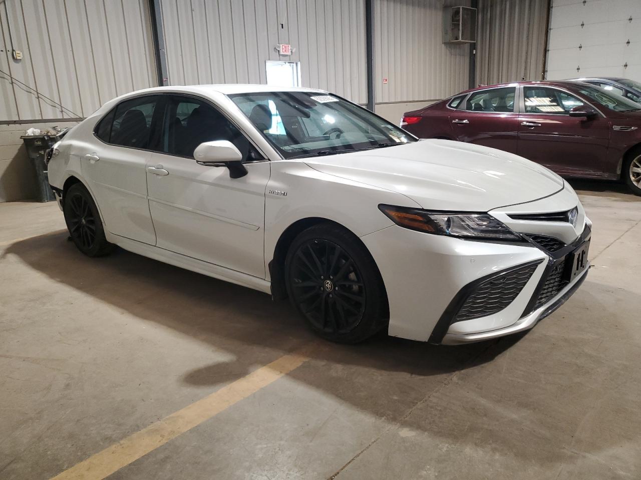 2021 Toyota Camry Xse - Фото 4