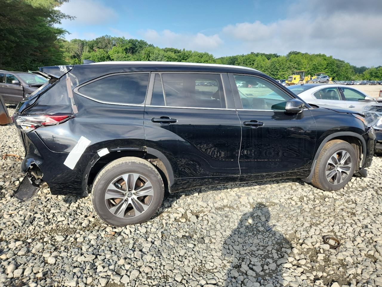 2023 Toyota Highlander L - Image 3