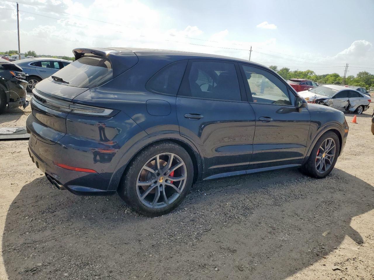 2024 Porsche Cayenne S - Фото 3