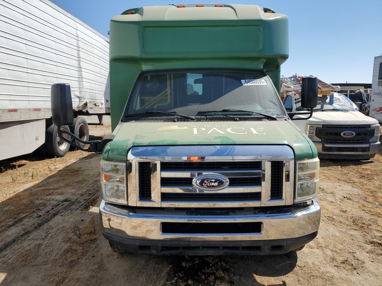 2015 Ford Econoline E450 Super Duty Cutaway Van - Image 5