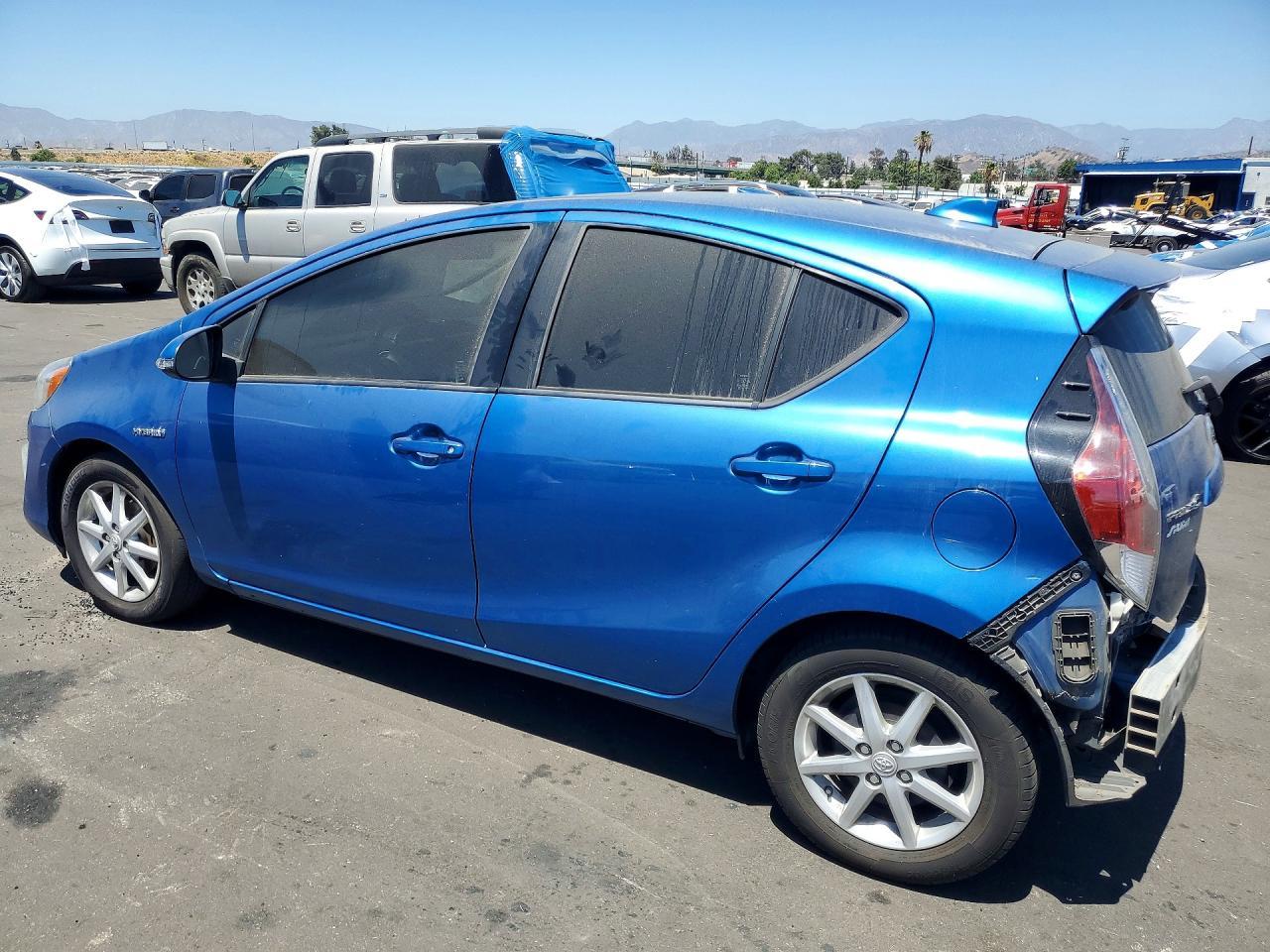 2016 Toyota Prius C Four - Фото 2