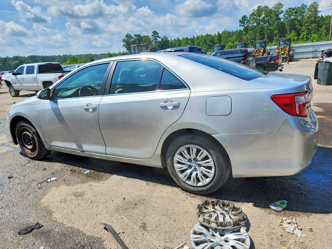 2014 Toyota Camry L - Фото 2