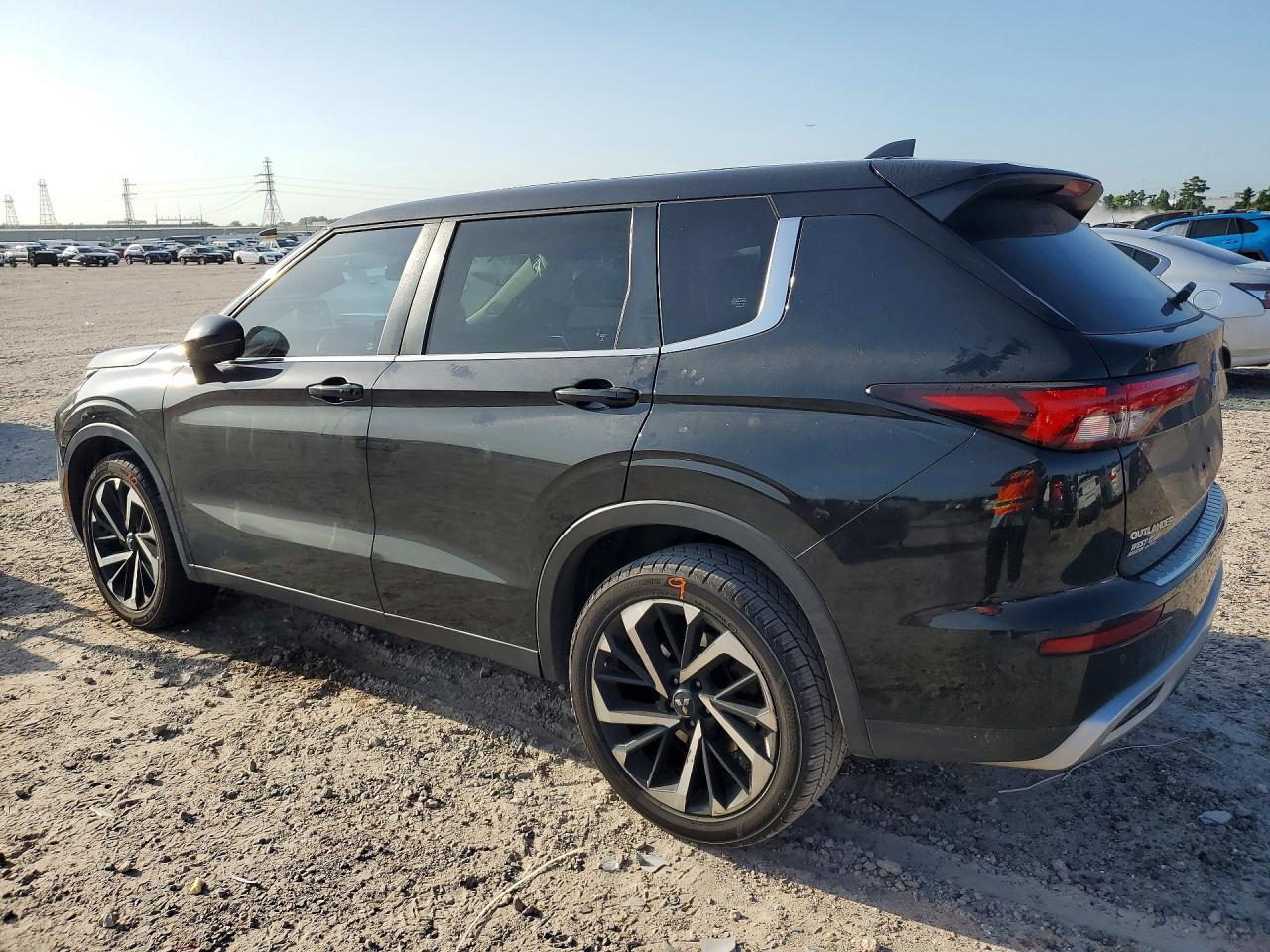 2022 Mitsubishi Outlander Se - Фото 2