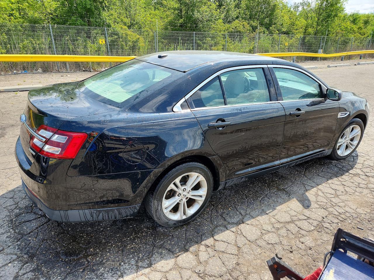 2016 Ford Taurus Se - Image 3