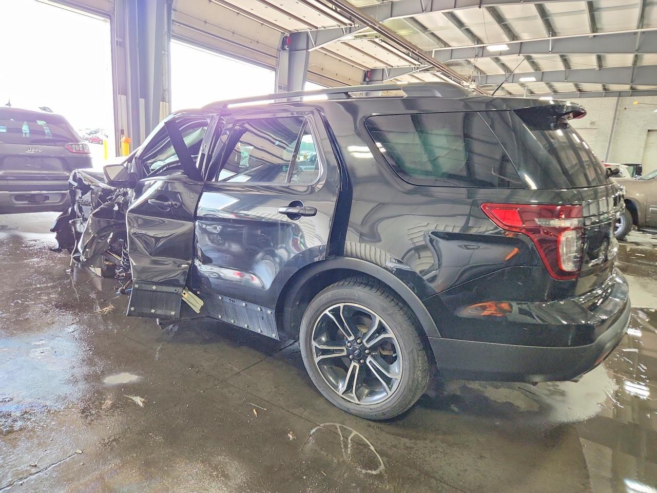 2015 Ford Explorer Sport - Фото 2