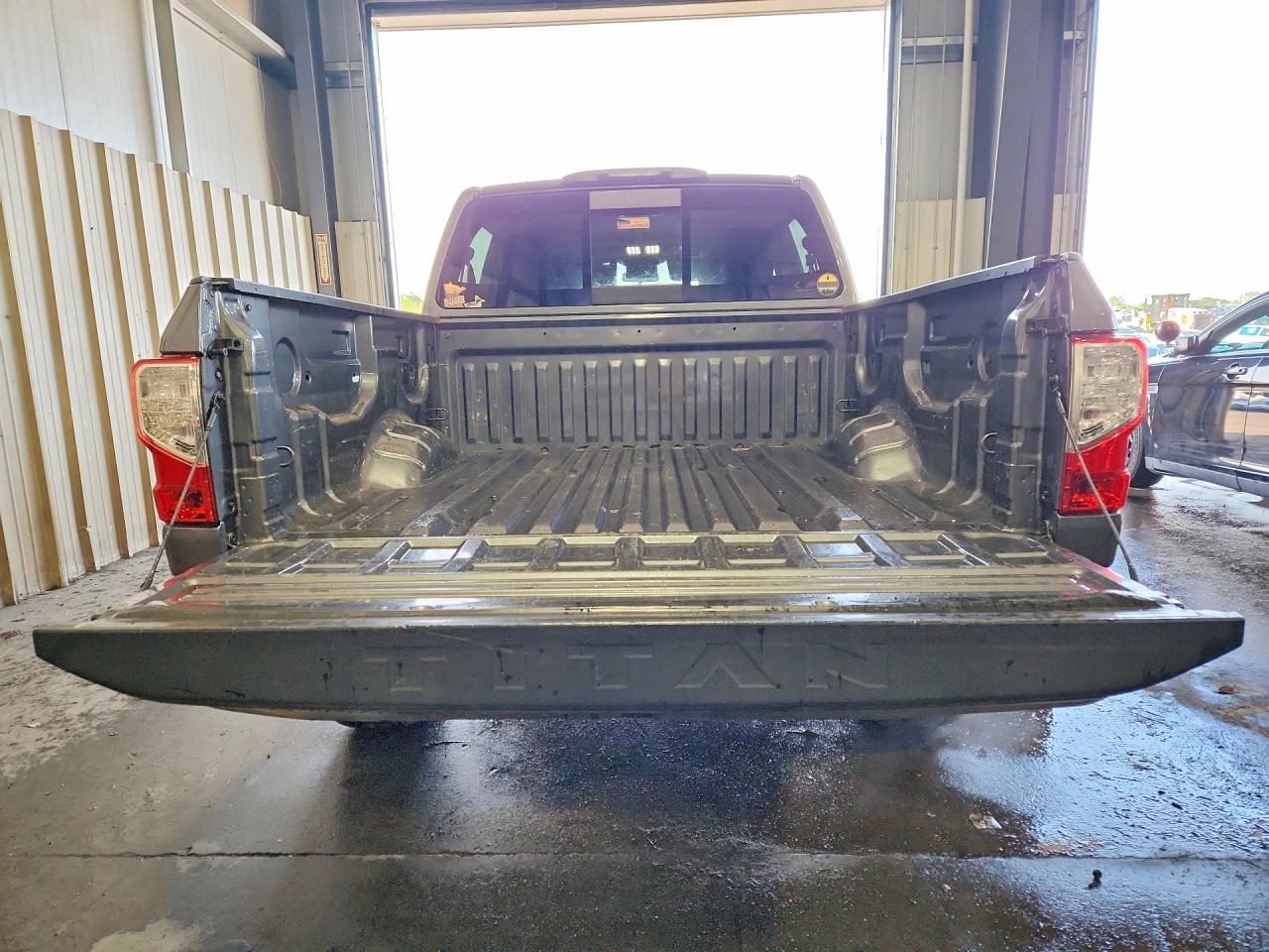 2019 Nissan Titan Sv - Image 6