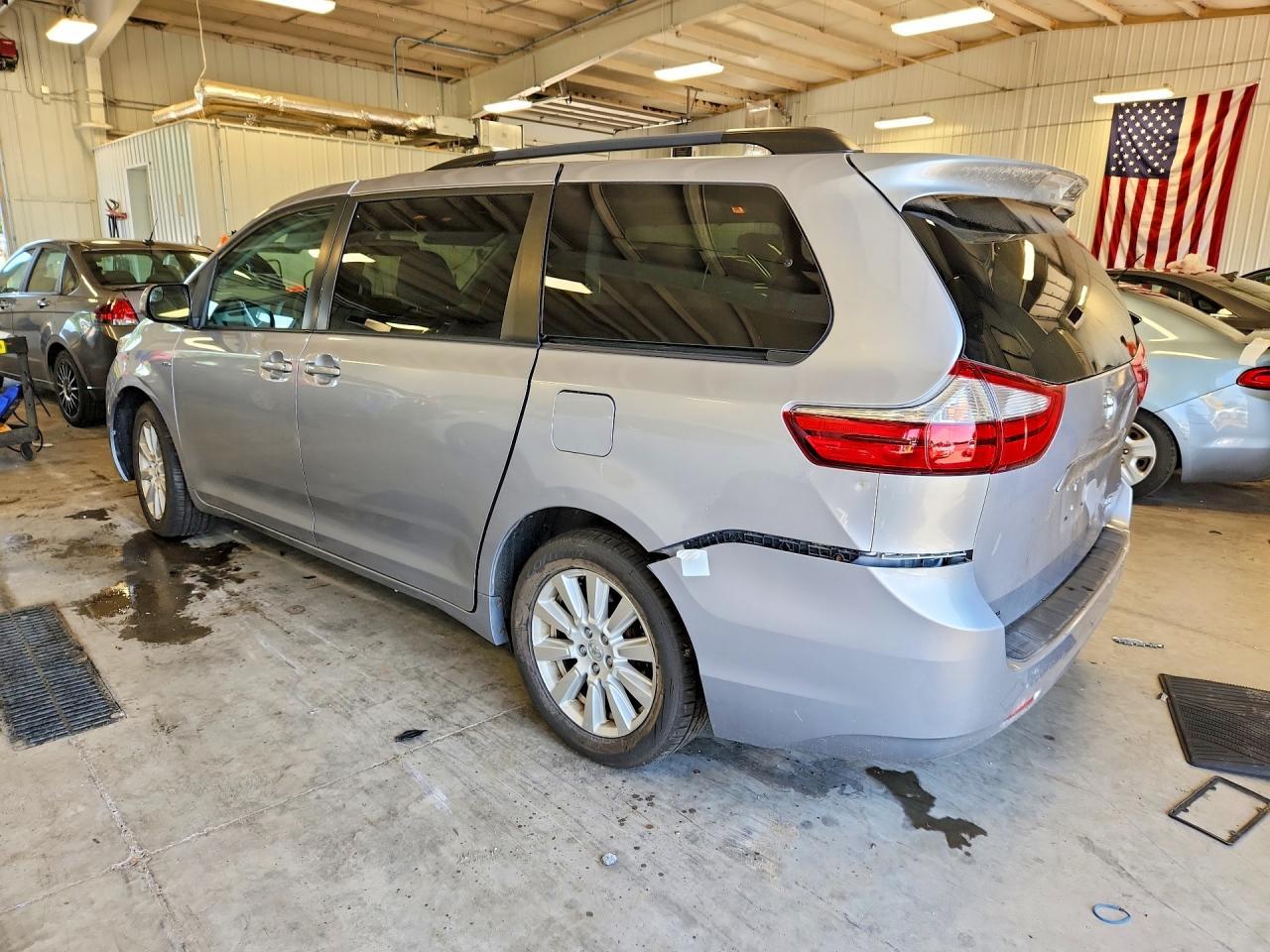 2017 Toyota Sienna Le - Фото 2
