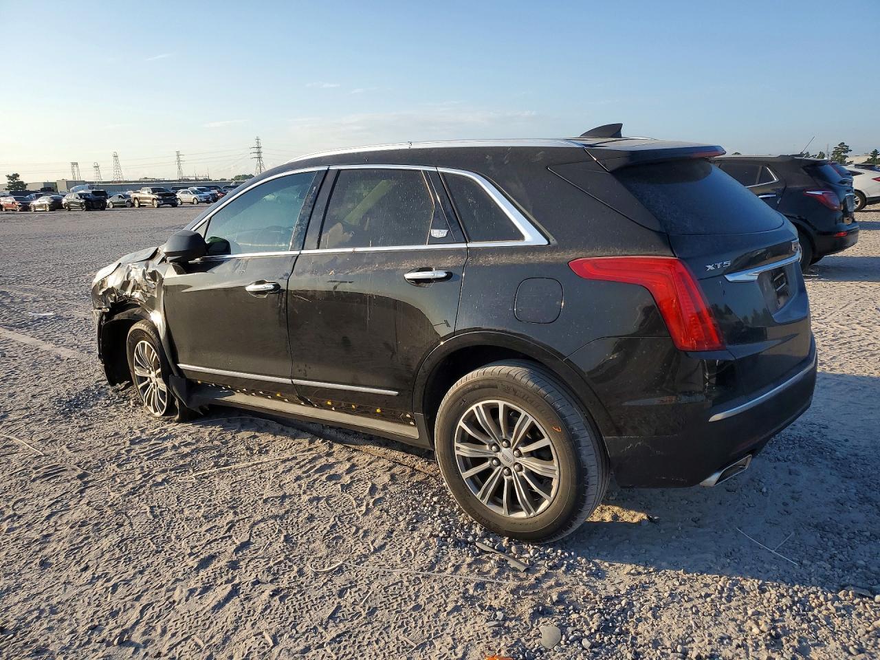 2017 Cadillac Xt5 Luxury - Фото 2