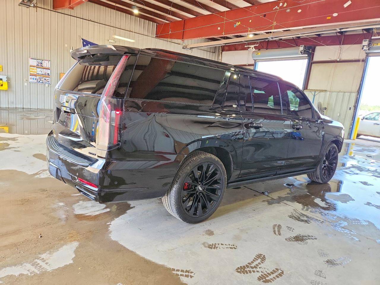 2025 Cadillac Escalade Esv Sport Platinum - Image 3