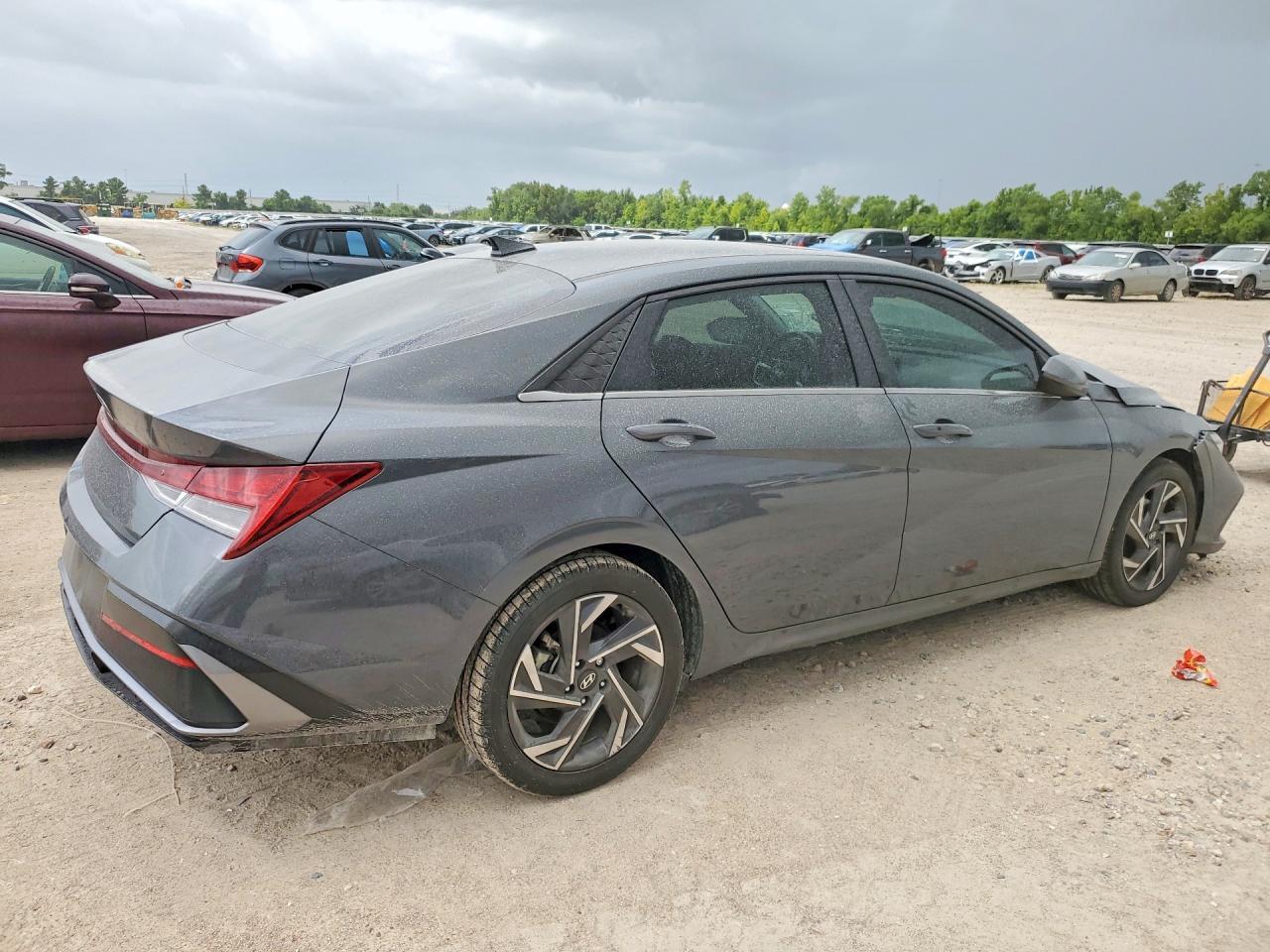 2024 Hyundai Elantra Sel - Image 3
