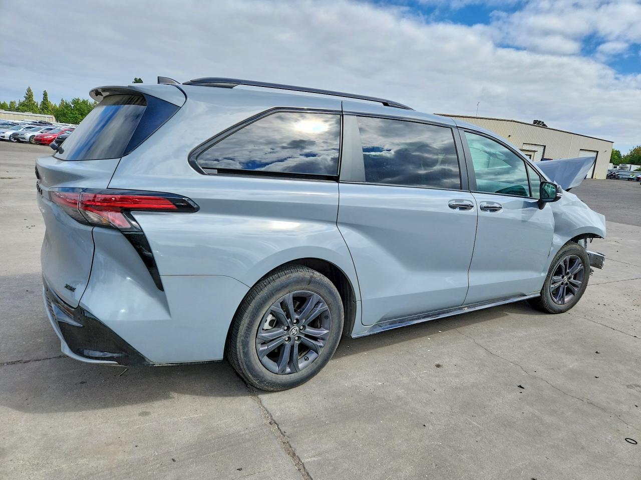 2025 Toyota Sienna Xse 7-Passenger - Фото 3