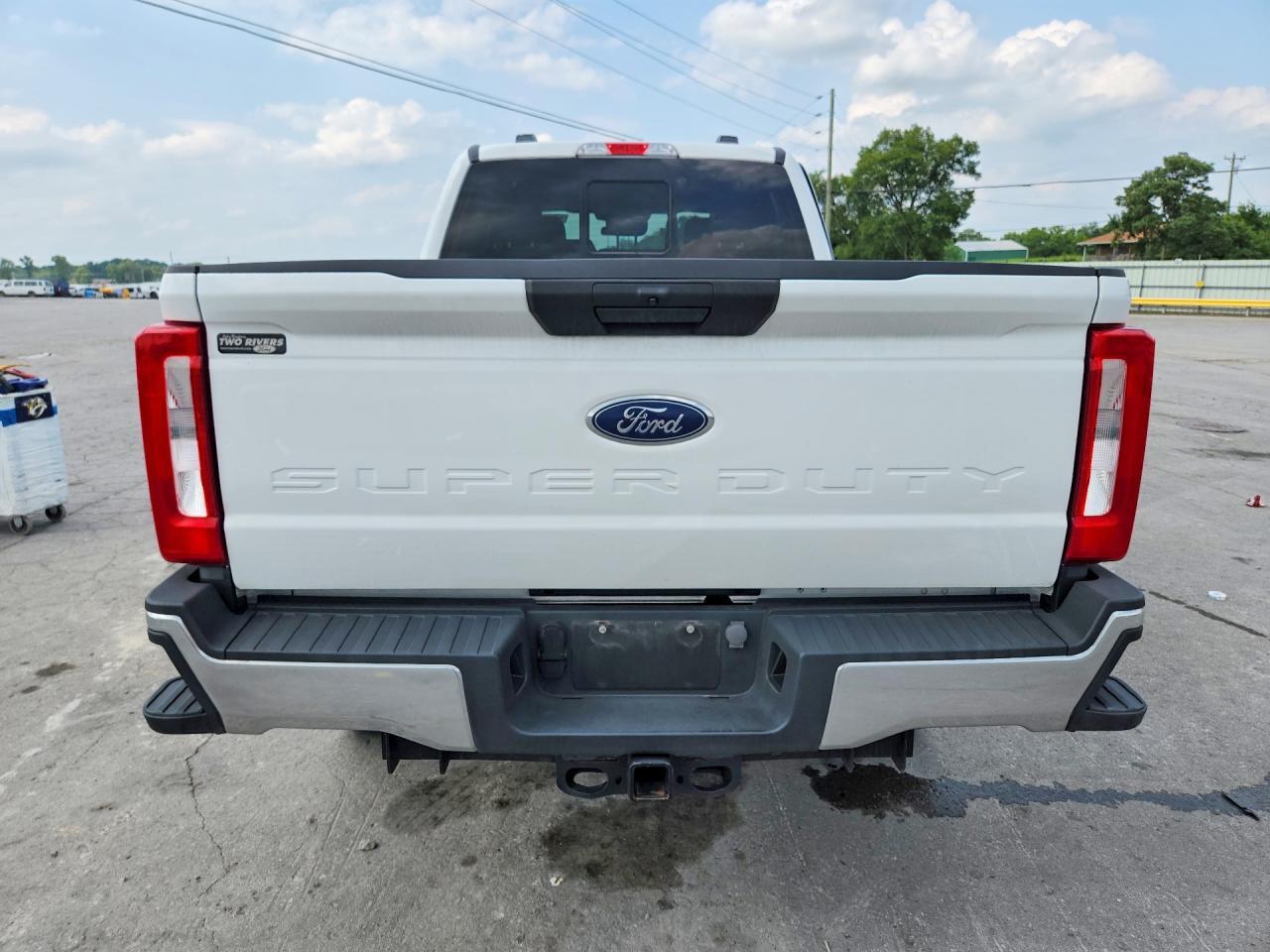 2024 Ford F250 Super Duty - Фото 6