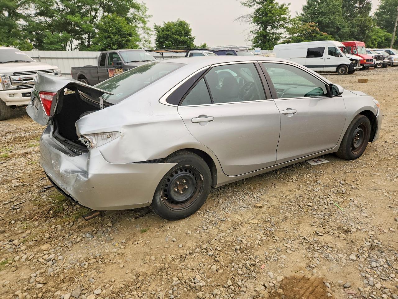 2016 Toyota Camry Le - Фото 3