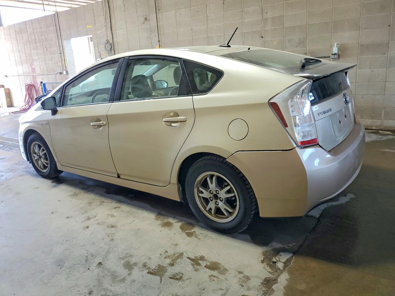 2010 Toyota Prius Hy - Фото 2