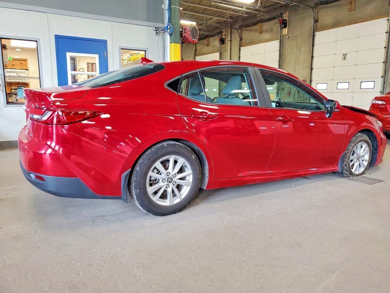 2025 Toyota Camry Le - Фото 3