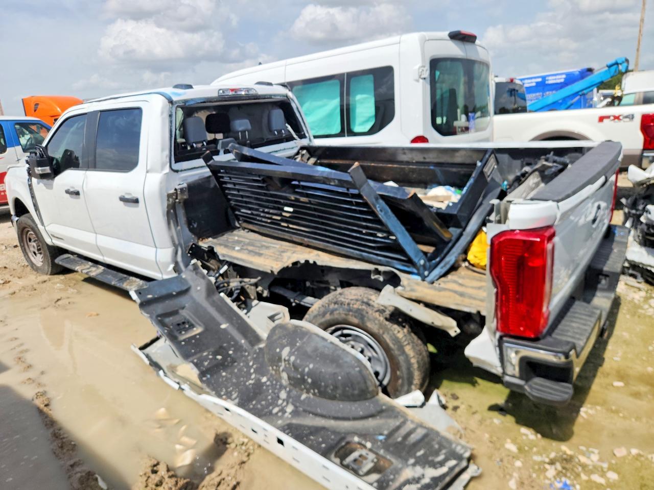 2025 Ford F250 Super Duty - Image 2