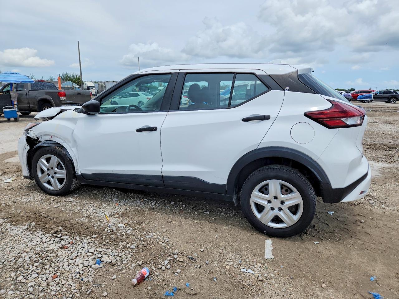 2022 Nissan Kicks S - Фото 2