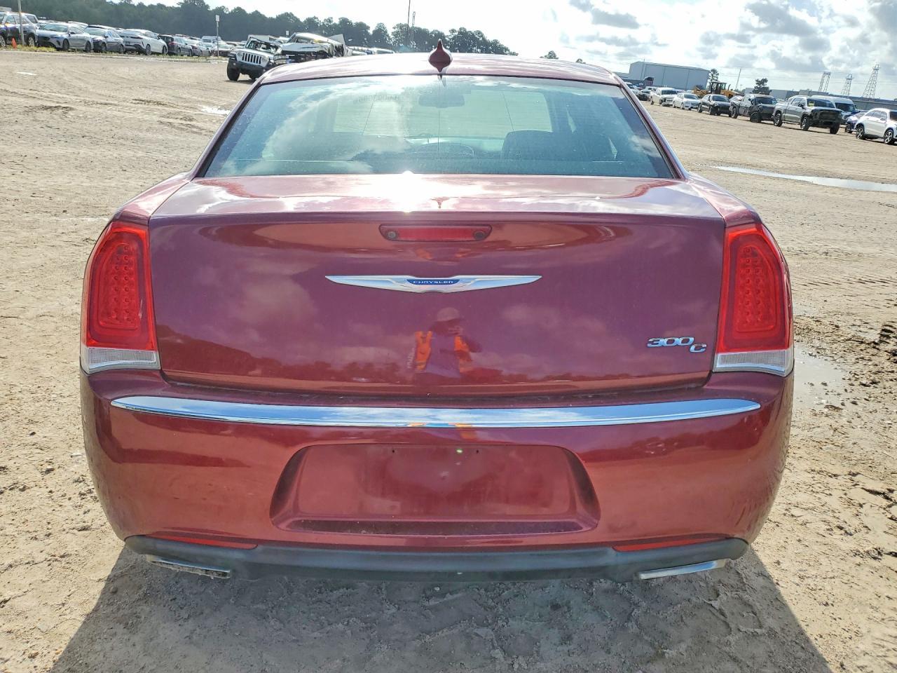 2016 Chrysler 300C - Фото 6
