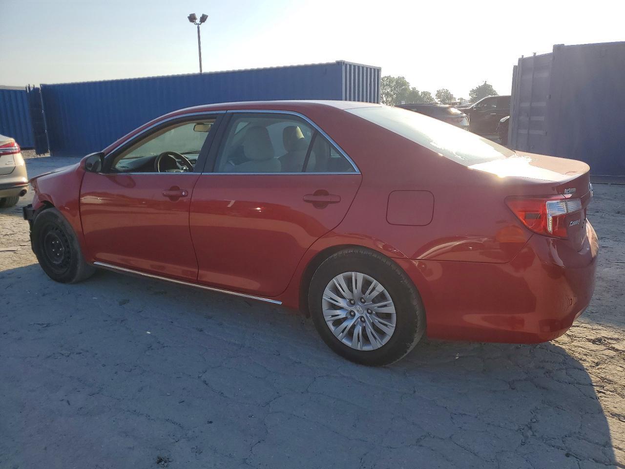 2014 Toyota Camry Le - Фото 2