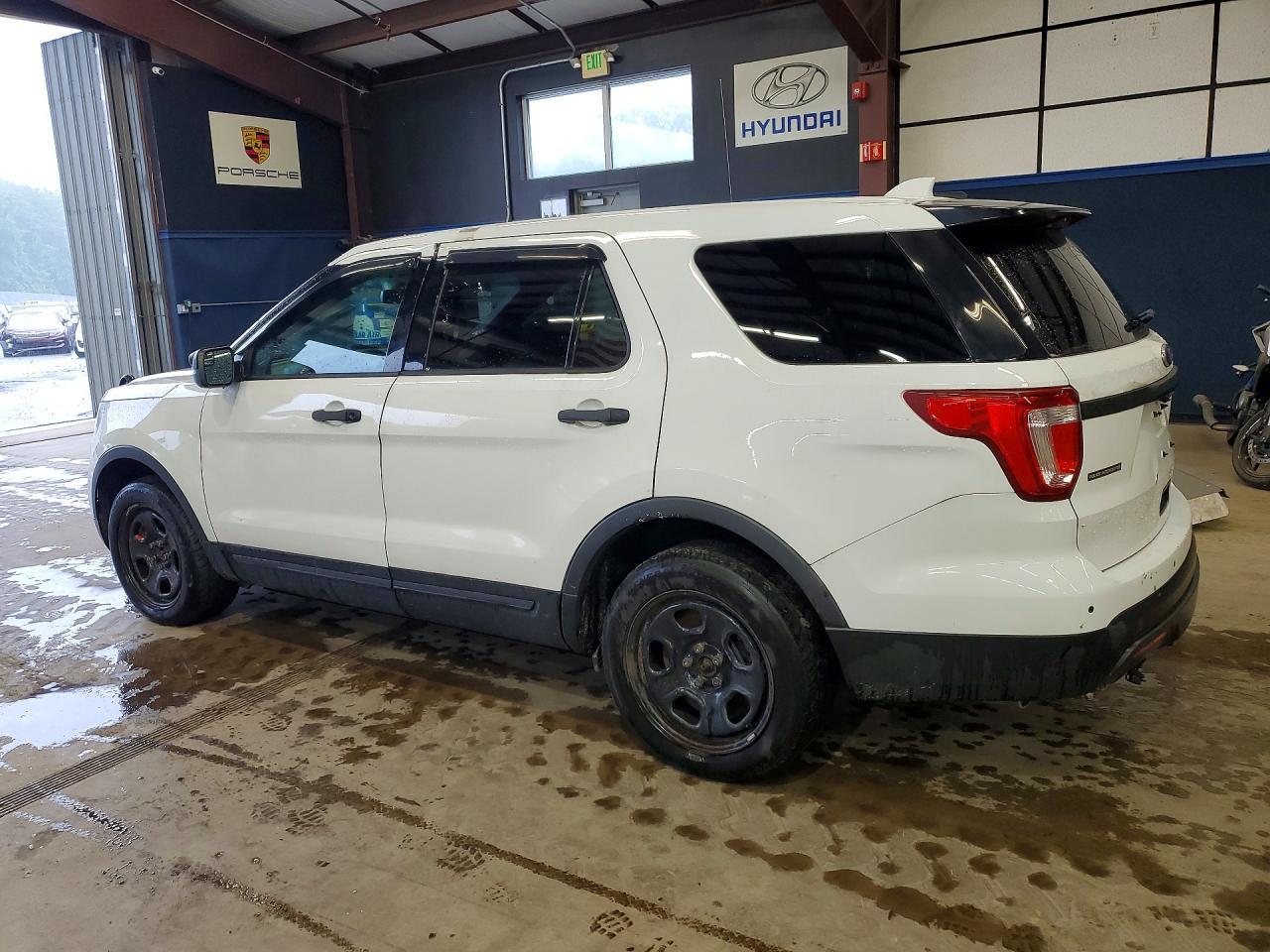 2017 Ford Explorer Police Interceptor - Фото 2