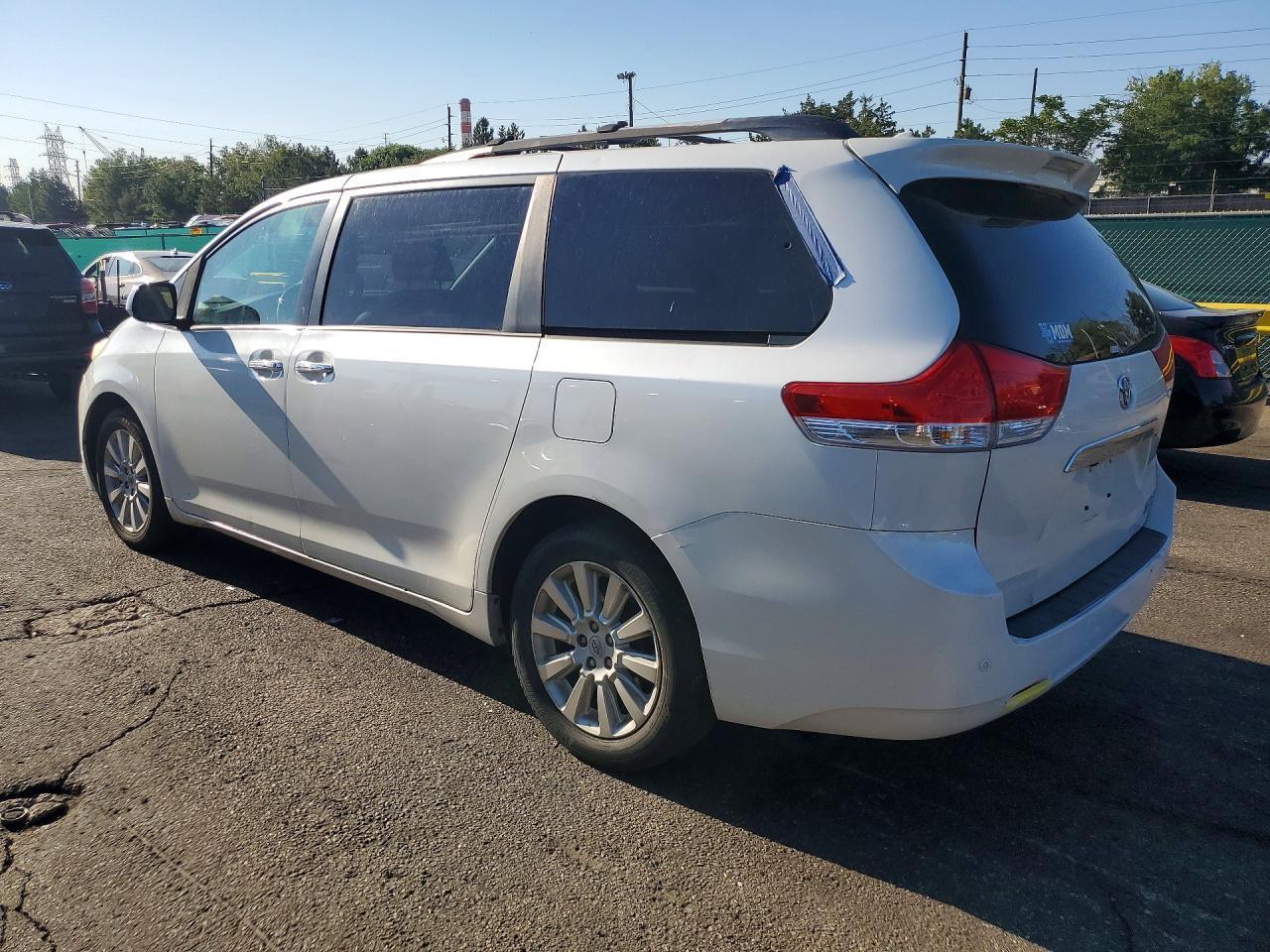 2012 Toyota Sienna Limited 7-Passenger - Фото 2