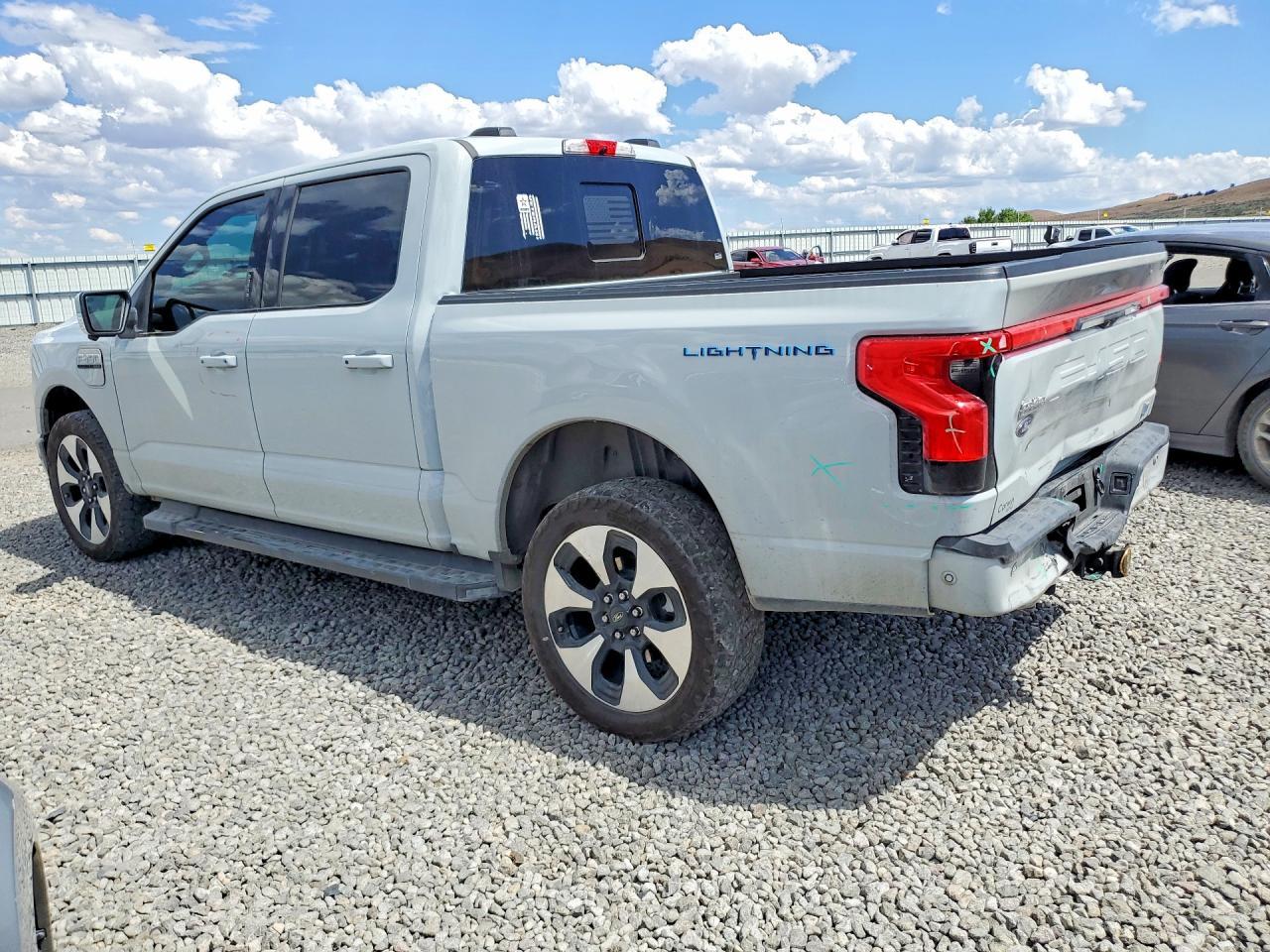 2023 Ford F150 Lightning Pro - Фото 2