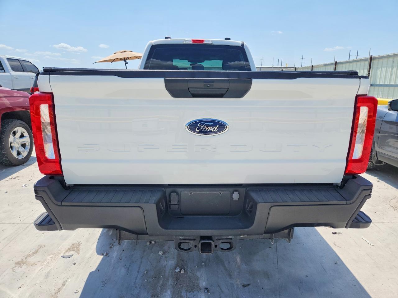 2023 Ford F350 Super Duty - Фото 6