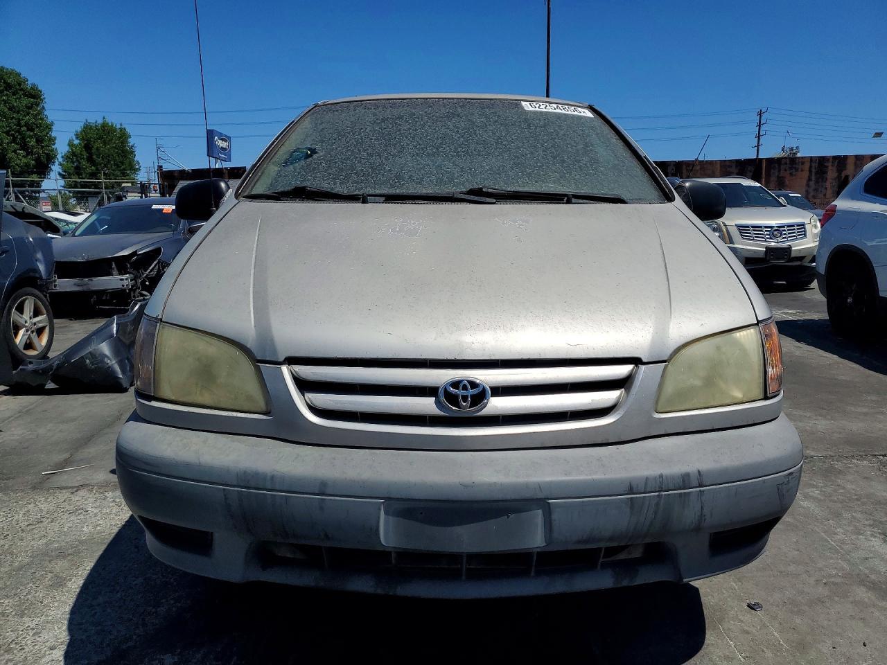 2001 Toyota Sienna Ce - Image 5