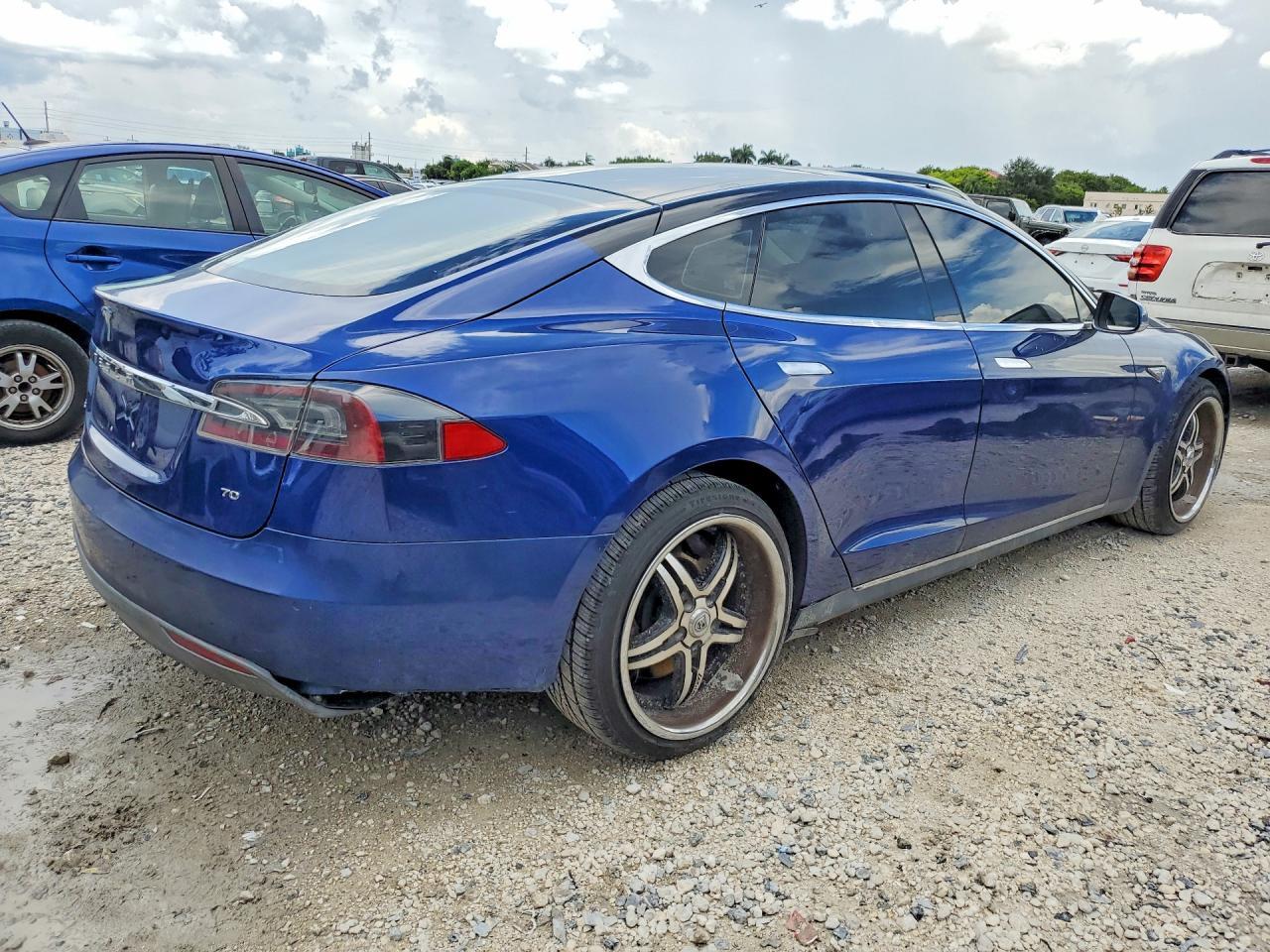 2016 Tesla Model S - Image 3
