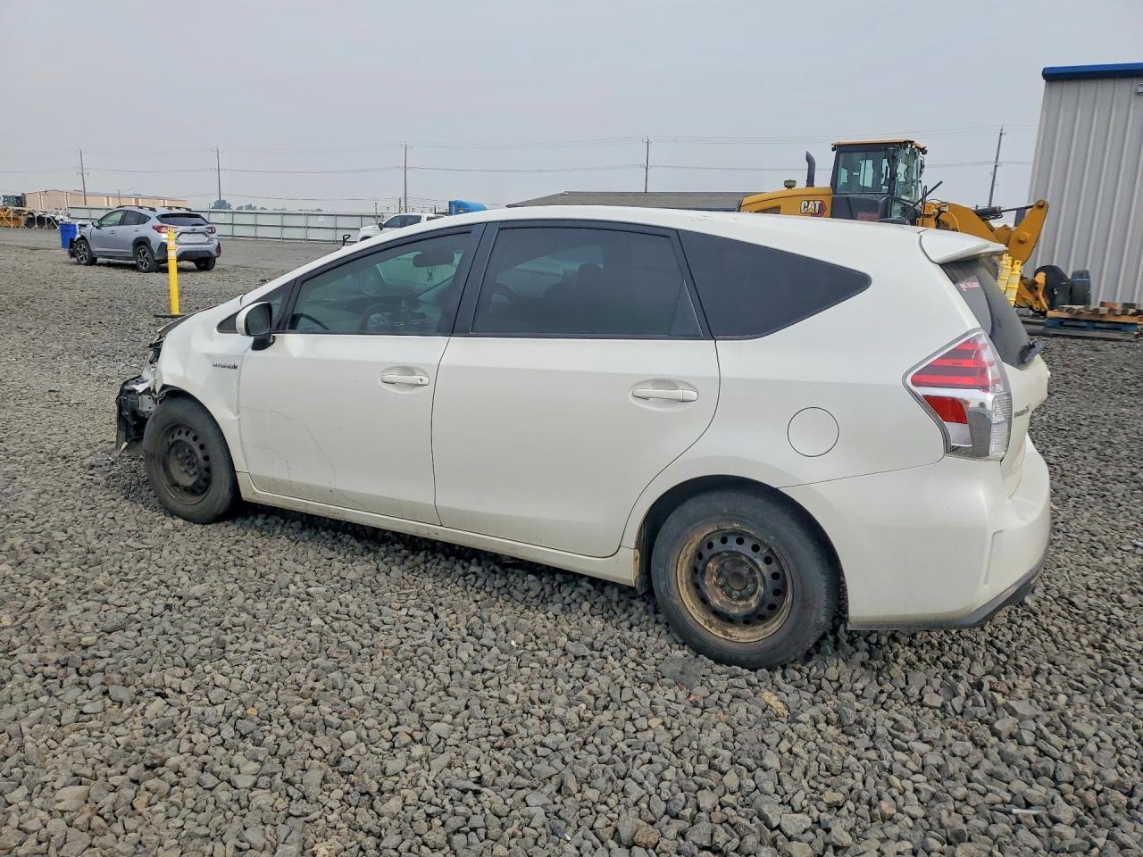 2016 Toyota Prius V Three - Фото 2