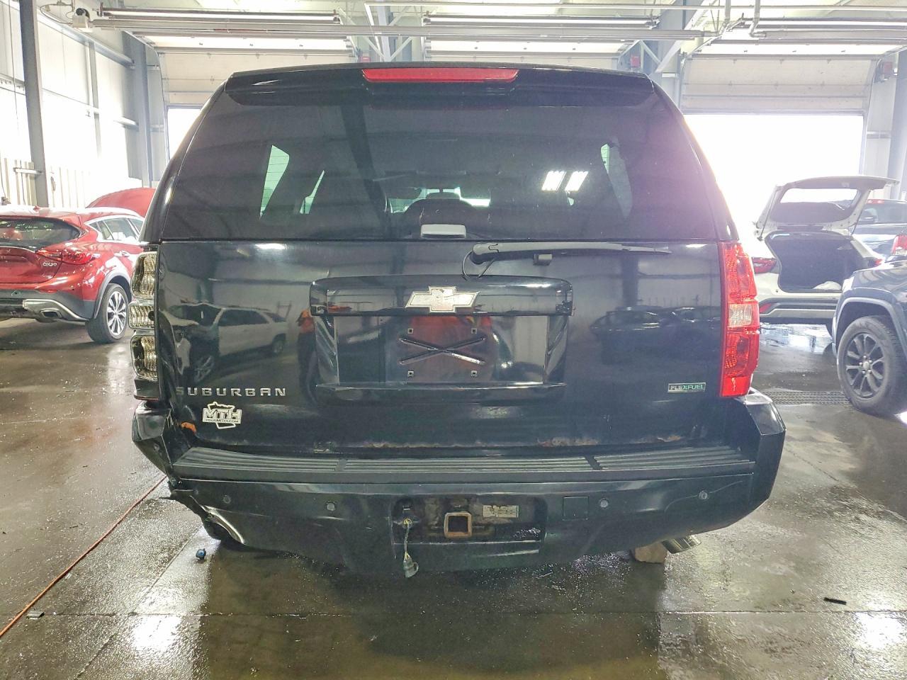 2011 Chevrolet Suburban - Фото 6
