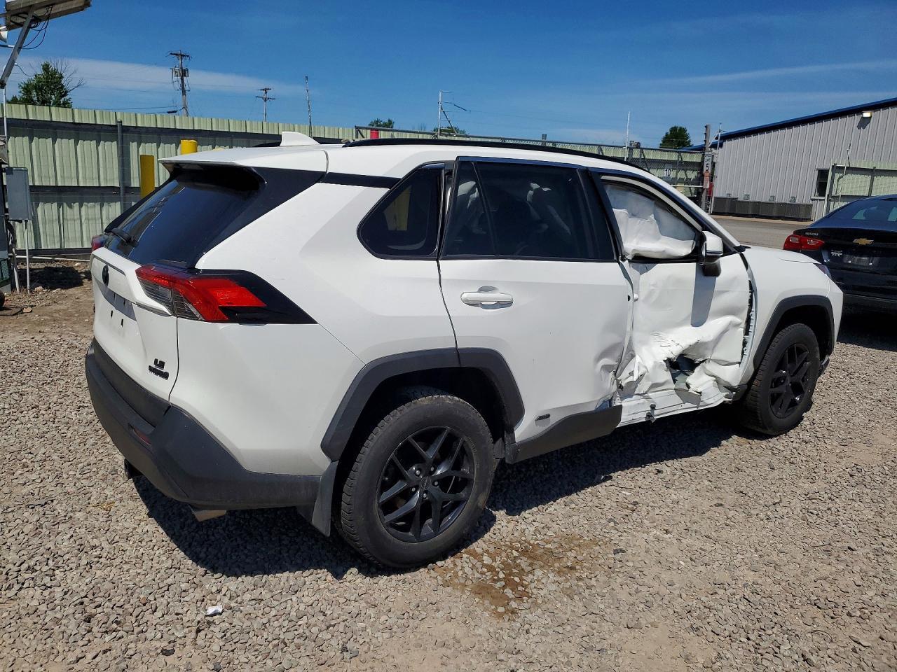 2023 Toyota Rav4 Le - Image 3