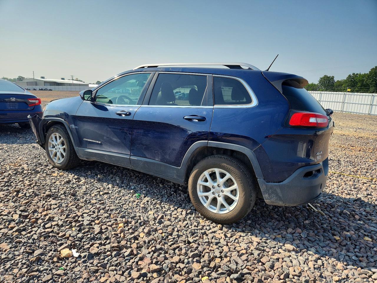 2015 Jeep Cherokee Latitude - Фото 2