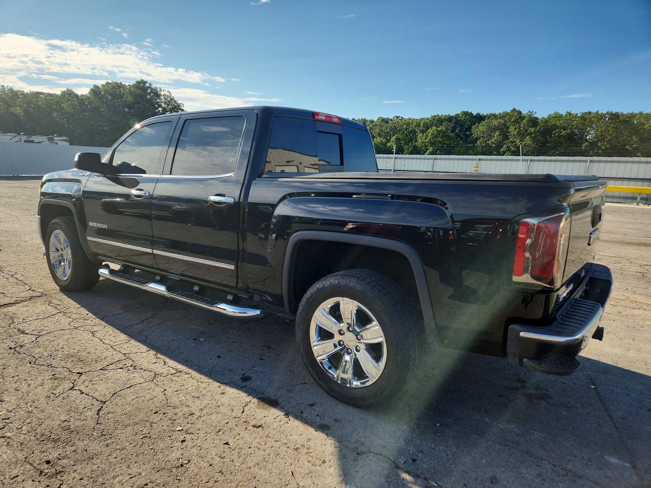 2017 GMC Sierra K1500 Slt - Image 2