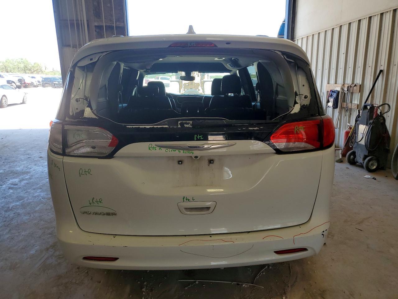 2020 Chrysler Voyager Lxi - Image 6