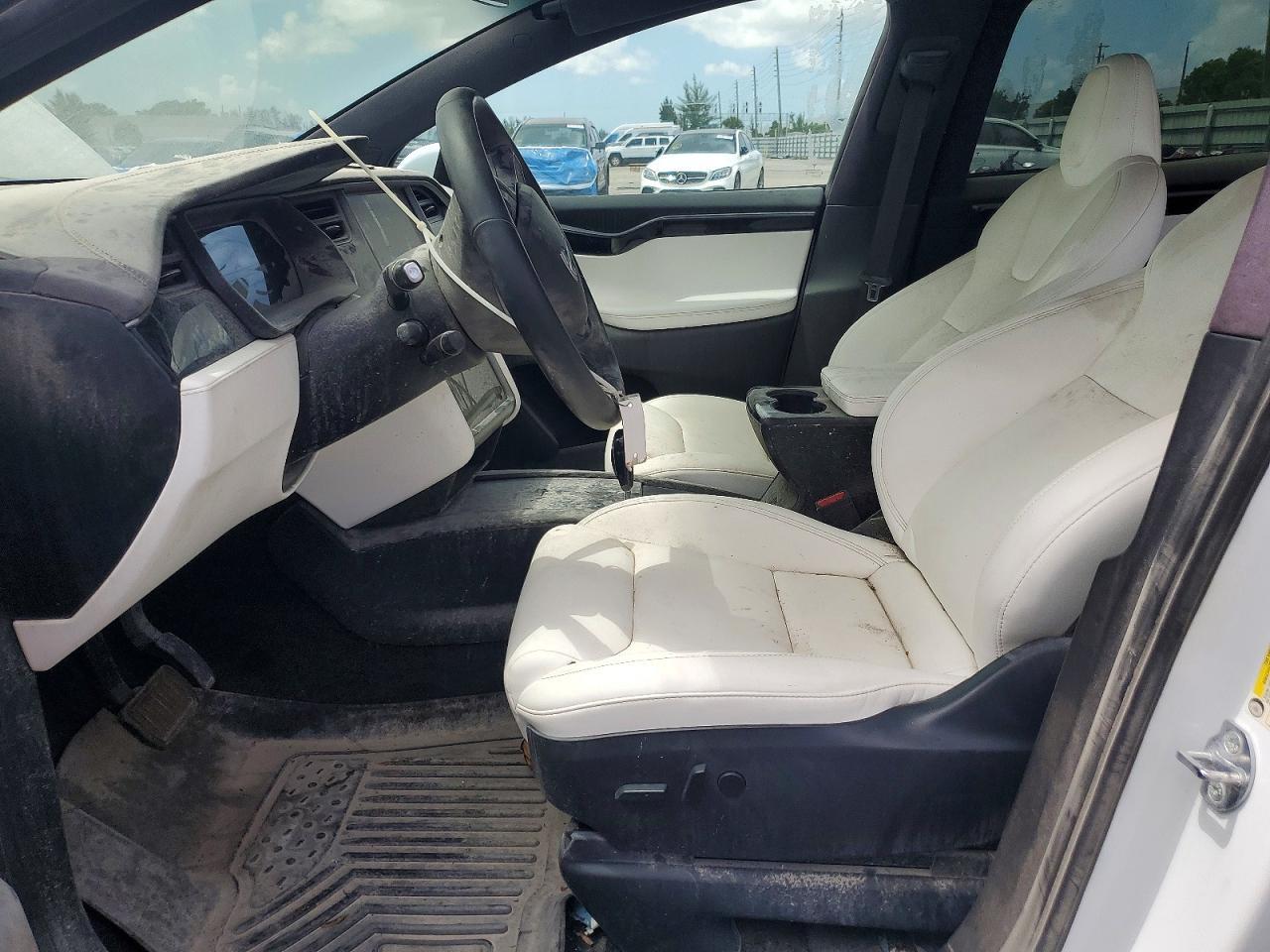 2021 Tesla Model X - Фото 7