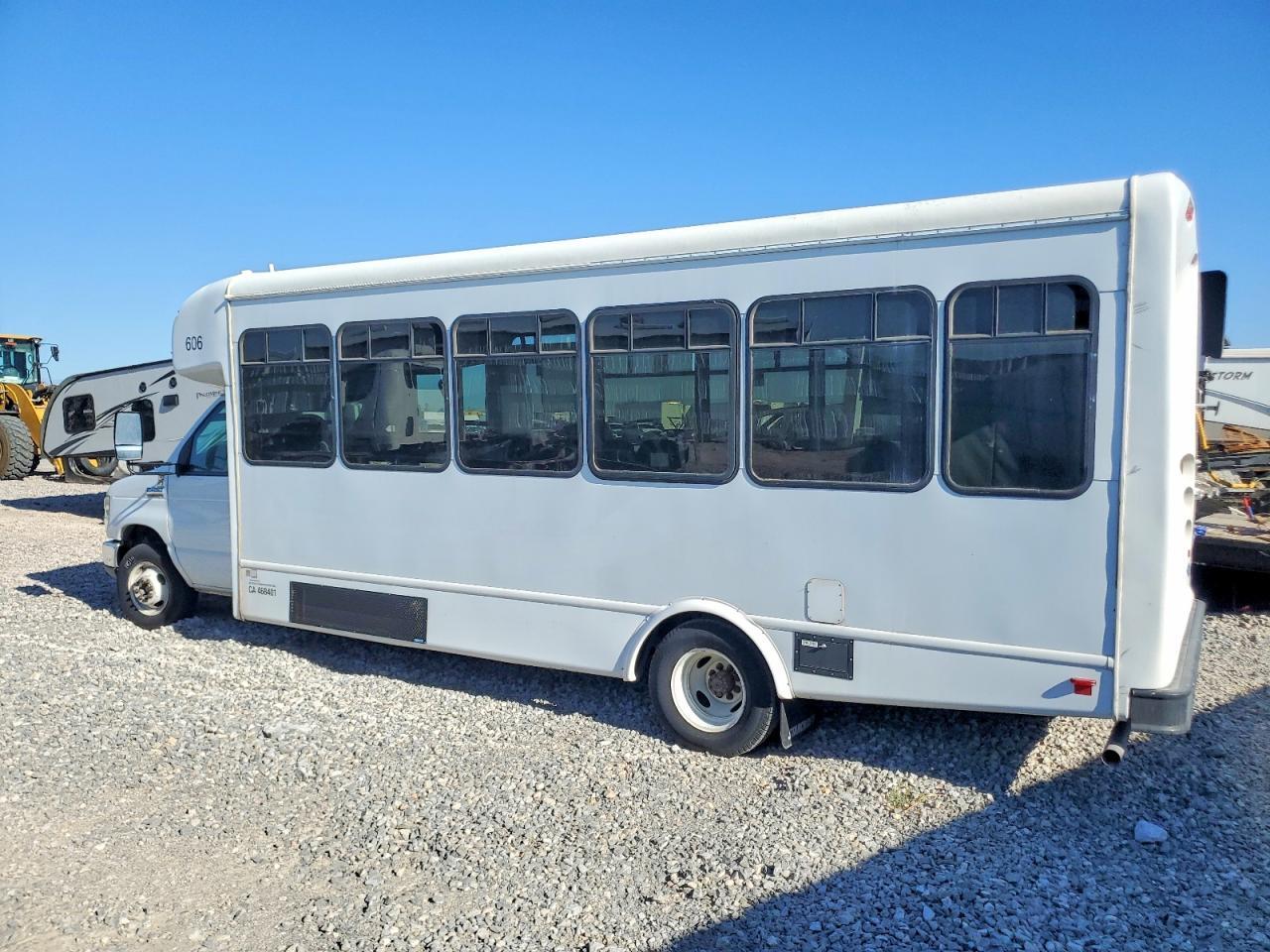 2016 Ford E-450 Shuttle Bus - Фото 3
