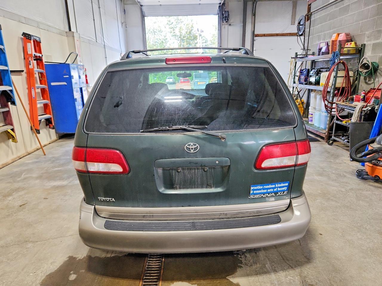 2001 Toyota Sienna Le - Фото 6