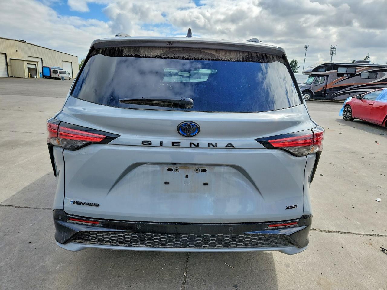 2025 Toyota Sienna Xse 7-Passenger - Фото 6