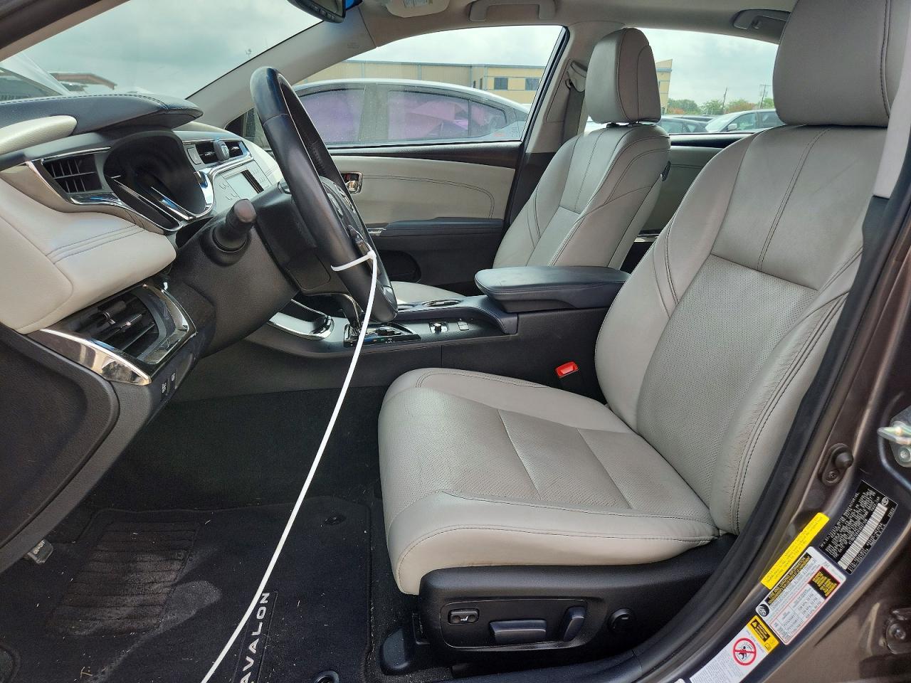 2014 Toyota Avalon Hybrid - Image 7