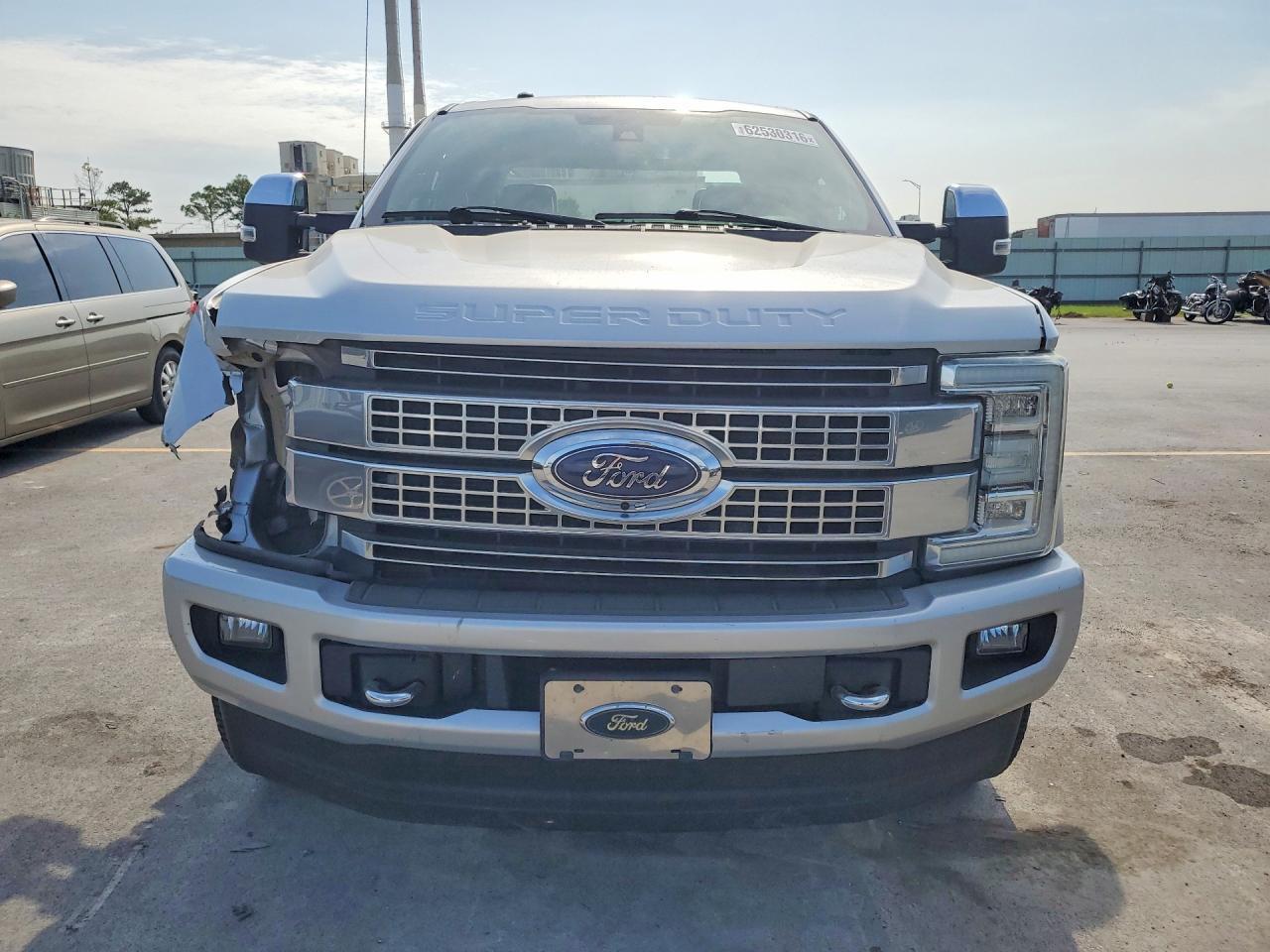 2017 Ford F350 Super Duty - Фото 5
