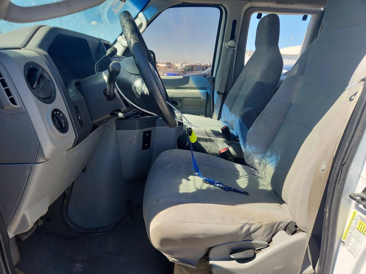2010 Ford Econoline E350 Super Duty Wagon - Image 7