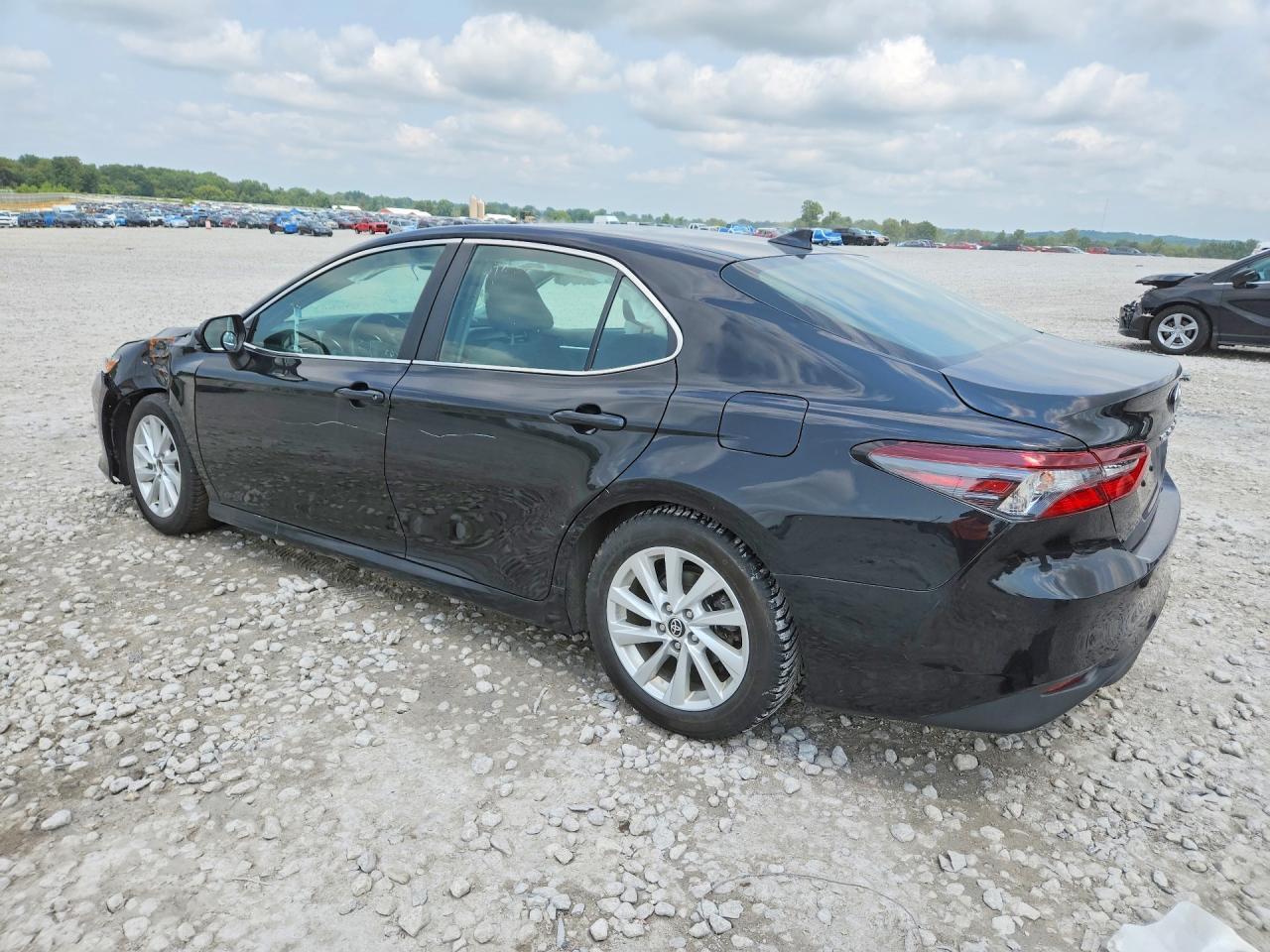 2023 Toyota Camry Le - Фото 2